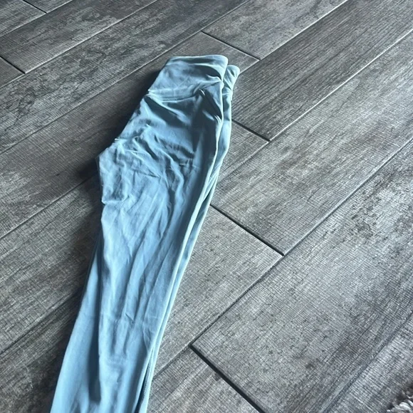 Light blue lululemon leggings and LuLulemon cropped hoodie SET - Picture 5 of 8